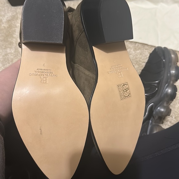 NEW NEVER WORN Chelsea boot in dark olive color size 7 - Picture 5 of 7